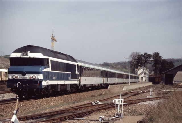 Locomotive CC 72009 en tête du Rouget de Lisle