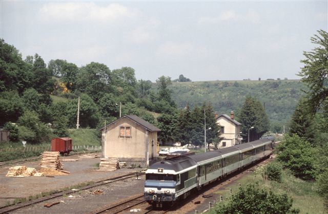 Locomotive CC 72088 en tête du Ventadour