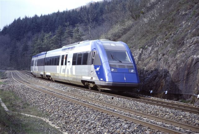 Les Sauvages train 54281 Roanne - Lyon (10 avril 99)