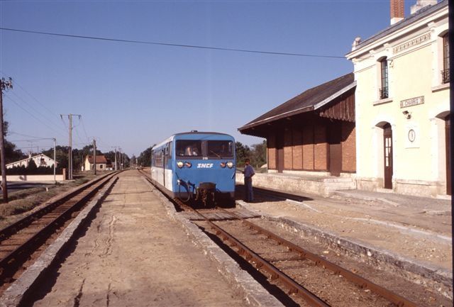 Autorail Verney X 213 Blanc Argent à Chabris