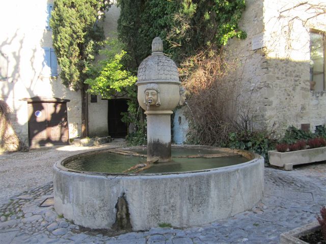 Fontaine à Vaison la Romaine