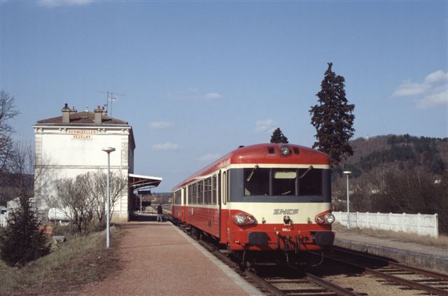 Autorail X 4605 à Sermizelles Vézelay