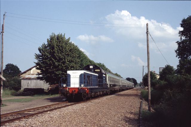 Locomotive BB 66472 à Flez - Cuny -Tannay