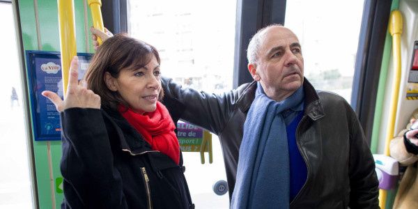 Affiches-anti-Hidalgo-le-PS-contre-attaque-et-menace-lui-au