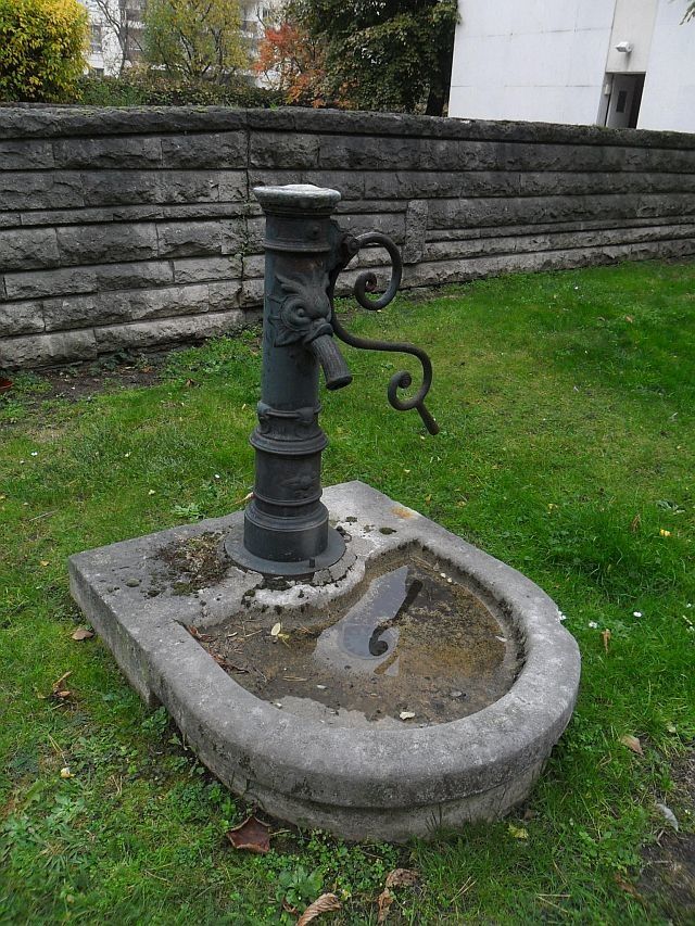 Pompe A Main Jardin