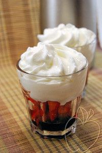 ENSALADA-DE-FRESAS-CON-ESPUMA-DE-YOGUR.JPG