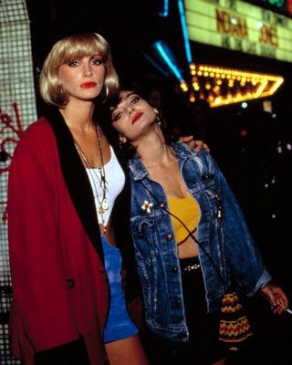 http://idata.over-blog.com/3/34/50/28/Images-112010_012011/Julia-Roberts-and-Laura-San-Giacomo-in-Pretty-Woman--1990-.jpg