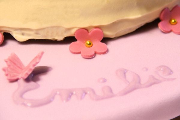 Gateau D Anniversaire D Emilie La Faim Des Bananes