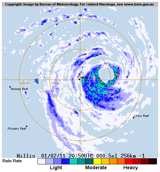 Le cyclone Yasi atteint la catégorie 5 au dessus de Willis Island ...