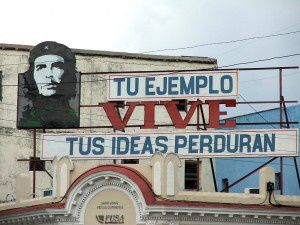 Cienfuegos-Cuba_CHE-Street-Hoarding-1_2007-300x225.jpg