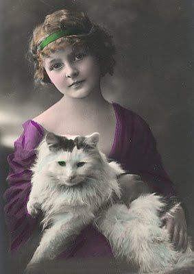 1910bigcat lady