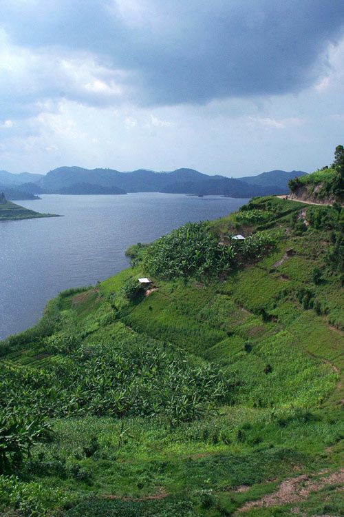 pot-pourri-2-1423LakeMutanda071210Nk.jpg