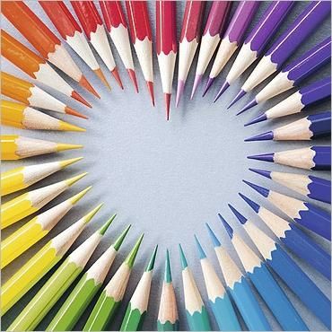 img_Coeur-en-crayons-de-couleurs_Dimitri-VERVITSIOTIS_ref-1.jpg