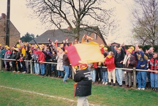 La-joie-des-supporters-bioulois-a-Schaltin-jpg
