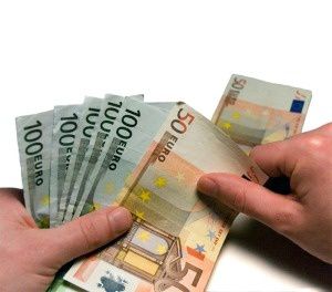 billetes_euros_manos.jpg