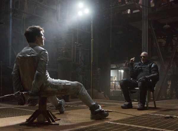 oblivion-tom-cruise-morgan-freeman1-600x441.jpg