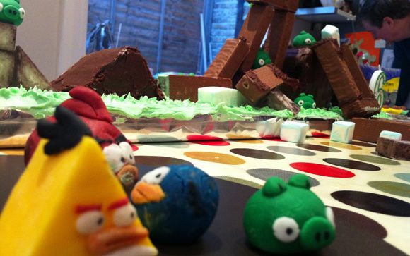 Angry-Birds-Cake-demolish.jpg