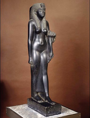 cleopatre-en-basalte-noir.jpg