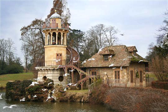 tour dominant le grand lac hameau