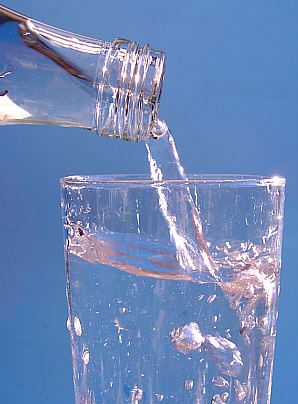 Stilles Mineralwasser-8a36e