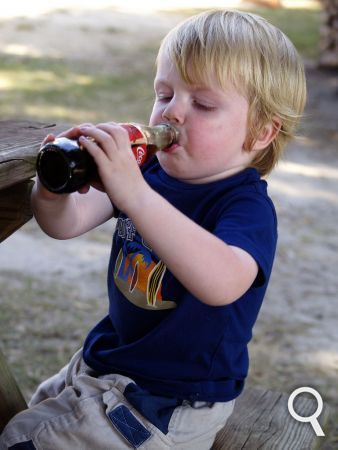 Enfant_buvant_du_soda.png