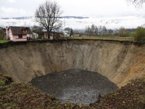 doline_sinkhole_bosnie_500x375.jpg