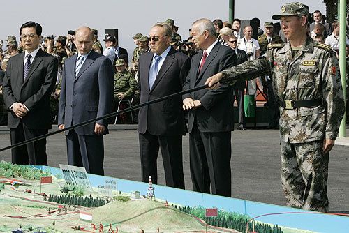 Putin_and_Hu_JintaoPeace_Mission_2007-copie-1.jpg
