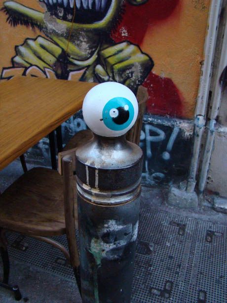 oeil sur mobilier.jpg