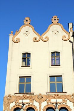 Photo-des-facades-en-style-gothique-tardif-du-rynek-en-cen.jpg