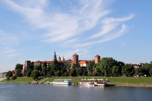 Photo-du-chateau-wawel-de-Cracovie-ou-cracow-depuis-le-pont.jpg