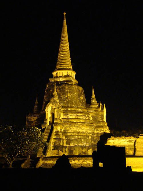 -Ayutthaya---Wat-Phra-Si-Samphet-de-nuit-
