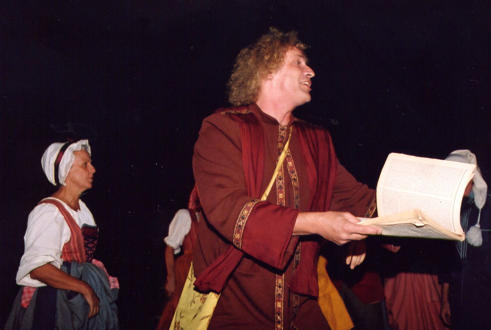 Premier spectacle des Mattagumber au château de Ferrette, les 20-21-27-28 août 2003.
En trois tableaux : 
I. La journée de travail
II. Le crépuscule des elfes
III. La nuit des sorcières