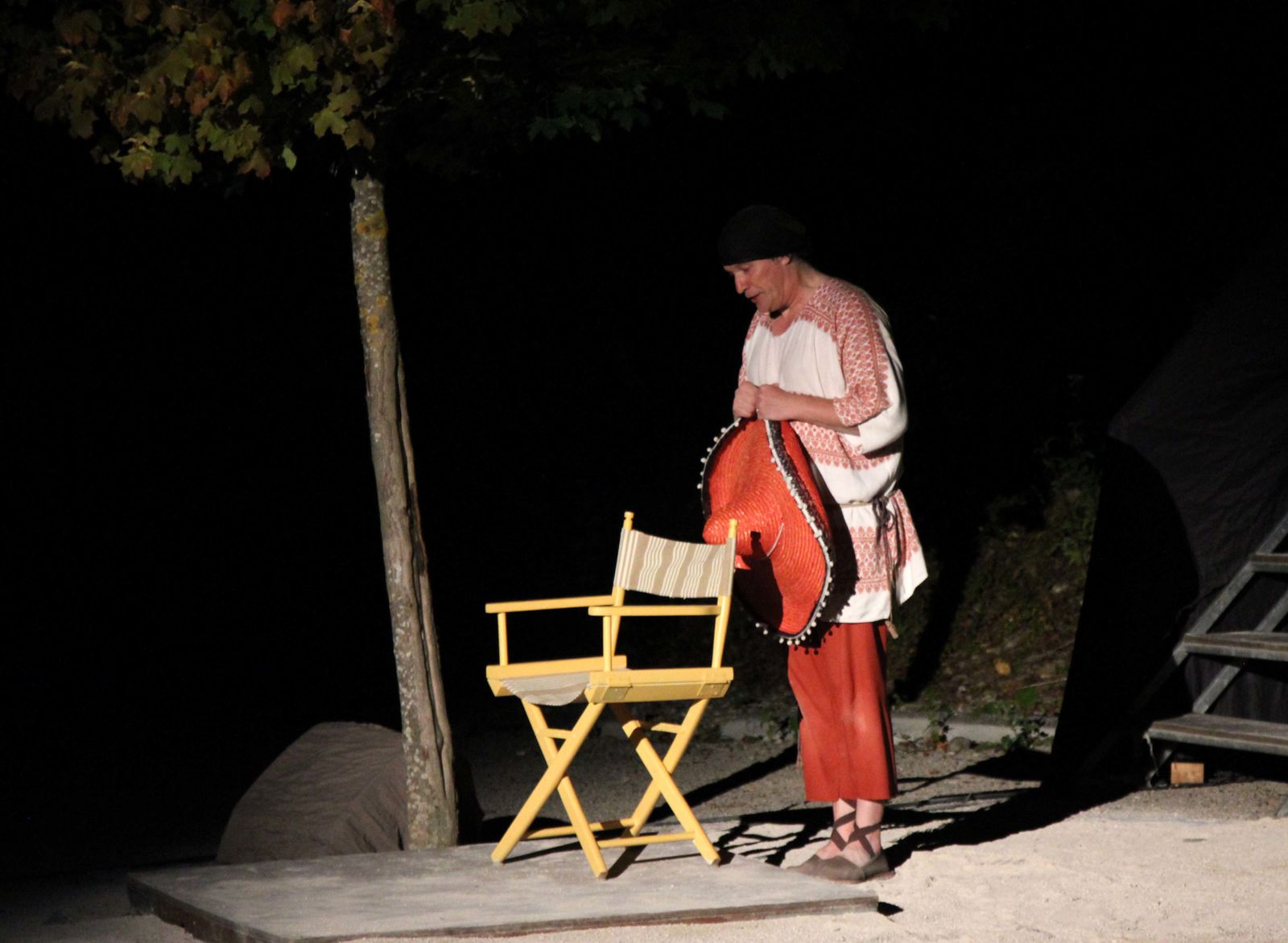 Deuxième acte du spectacle d'été 2011 des Mattagumber.

(photos Gaby Marck - Jacques Saly)