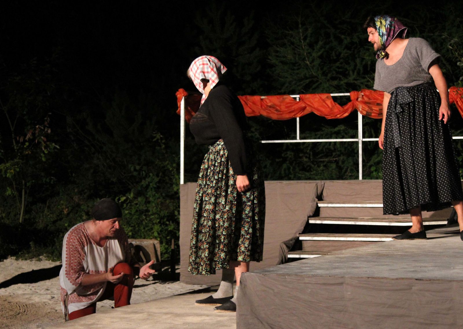 Deuxième acte du spectacle d'été 2011 des Mattagumber.

(photos Gaby Marck - Jacques Saly)