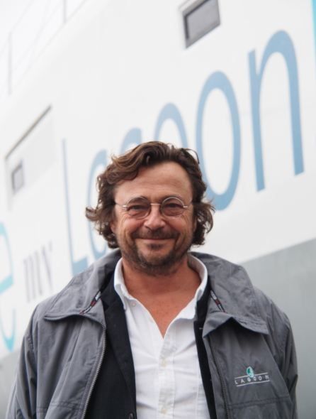 Marc-Van-Peteghem-VPLP-devant-le-Lagoon-52.JPG