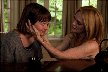 Maps-to-the-stars---Mia-Wasikowska-et-Julianne-Moore.gif