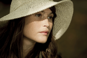 Gemma-Arterton---Gemma-Bovery.gif