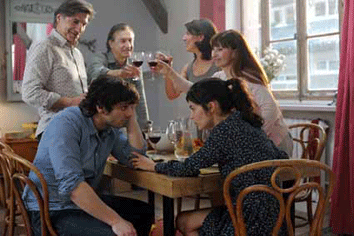 La-Delicatesse---Pio-Marmai--Audrey-Tautou-et-Ariane-Ascar.gif