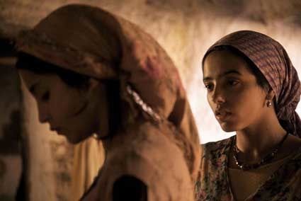 La-source-des-femmes---Leila-Bekhti-et-Hafsia-Herzi.jpg