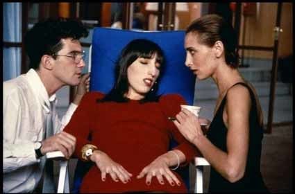 Femmes-au-bord-de-la-crise-de-nerfs---Antonio-Banderas--Ros.jpg