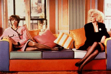 Tacones-Lejanos---Victoria-Abril-et-Marisa-Paredes-copie-1.gif