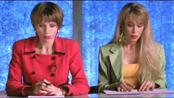 Tacones-lejanos---Victoria-Abril-et-Miriam-Diaz-Aroca.gif