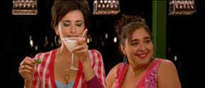 Penelope-Cruz-et-Maria-Isabel-Diaz---Volver.gif
