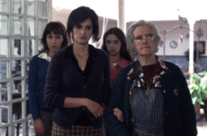 Volver----Lola-Duenas--Penelope-Cruz--Yohana-Cobo--Chus-Lam.gif