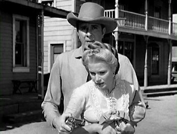 Le-train-sifflera-trois-fois---Grace-Kelly-et-Gary-Cooper.jpg