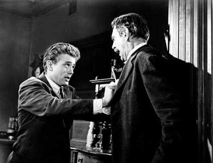 A-l-Est-d-Eden---James-Dean-et-Raymond-Massey.jpg