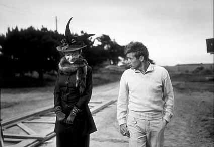 A-l-Est-d-Eden---Jo-Van-Fleet-et-James-Dean.jpg