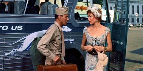 Comme-un-torrent---Frank-Sinatra-et-Shirley-MacLai-copie-1.jpg