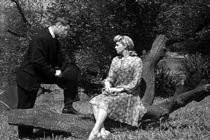 La-nuit-du-Chasseur---Robert-Mitchum-et-Shelley-Winters.jpg