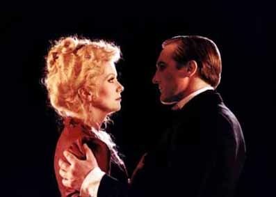 Le-dernier-metro---Catherine-Deneuve-et-Gerard-Depardieu.jpg